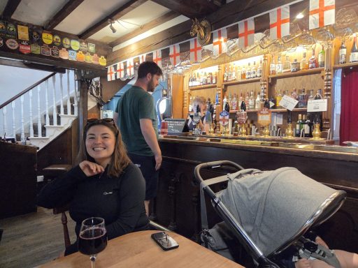ye old nags head pub castleton-near-buttercup holiday cottage