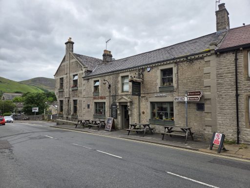 the-bulls-head-castleton-pub-near-buttercup-cottage