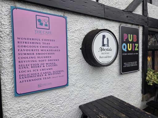 ye-olde-cheshire-cheese-castelton-buttercup-cottage